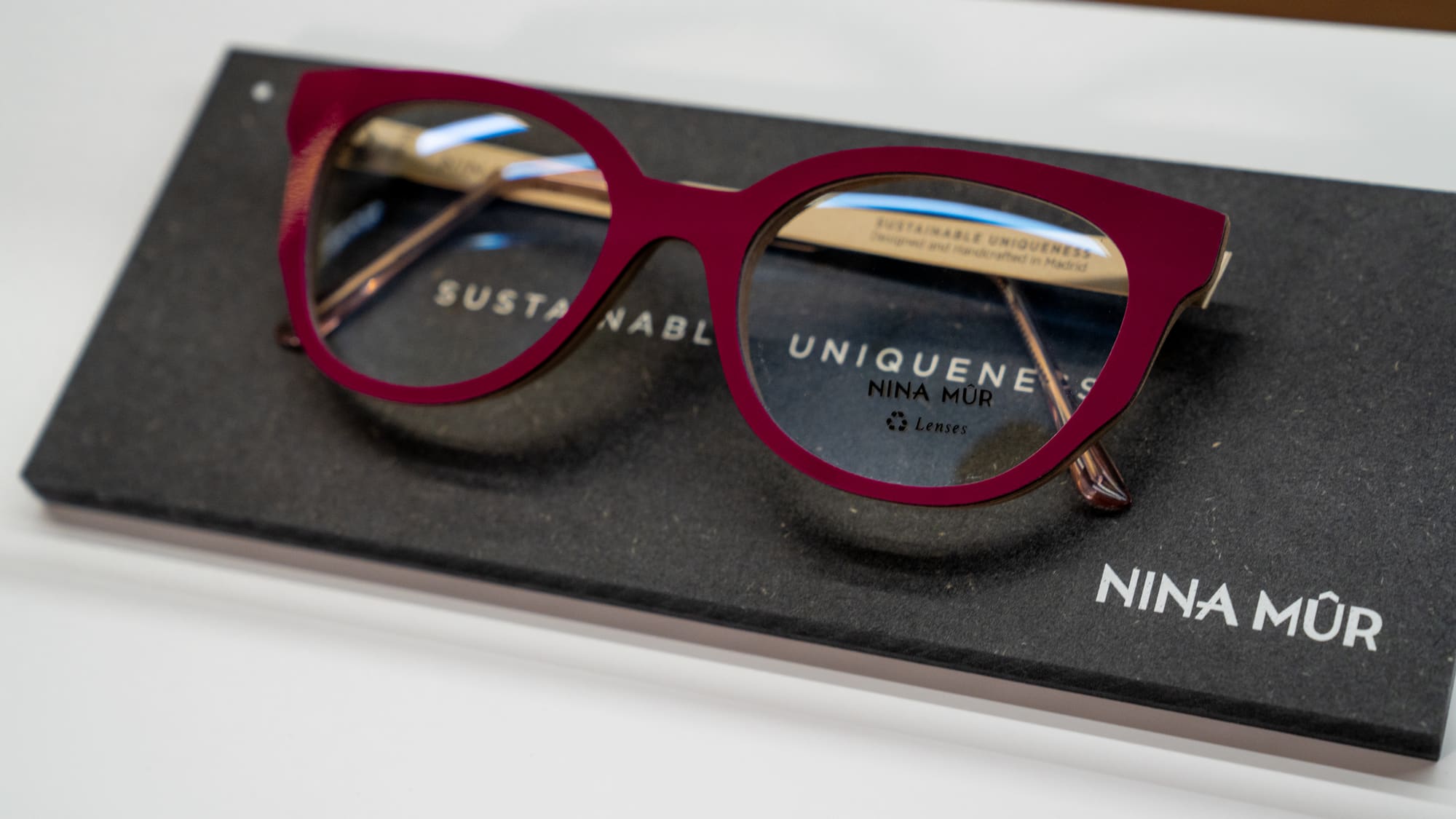 Red Nina Mûr frame on its display stand